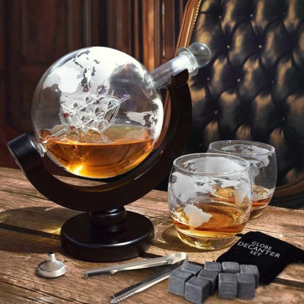 Set cadou cu decantor glob și două pahare si pietre pentru racit