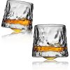 Două pahare pentru servirea whisky-ului